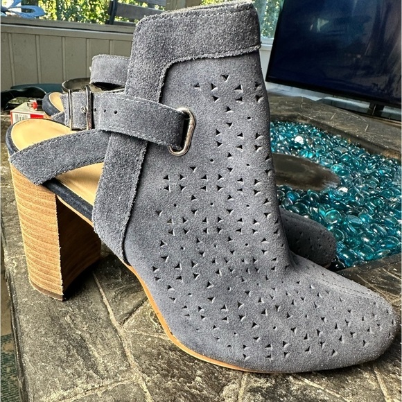 Crown & Ivory navy blue suede slingback heels with wooden heel - Picture 7 of 7